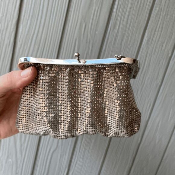 Vintage Whiting & Davis Silver Mesh Kisslock Bag – Made in USA – 7" x 3.75" - Picture 4 of 16